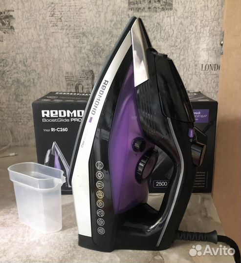 Утюг Redmond RI-C260 с автоотключением