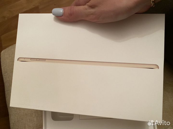 Коробка iPad mini 4