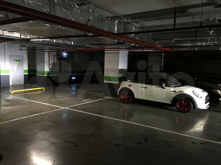 Машиноместо, > 30 м²