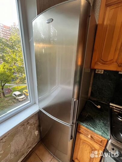 Холодильник whirpool