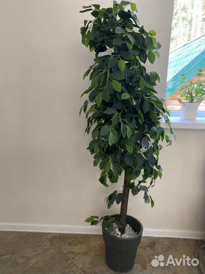 Искусственное дерево в горшке