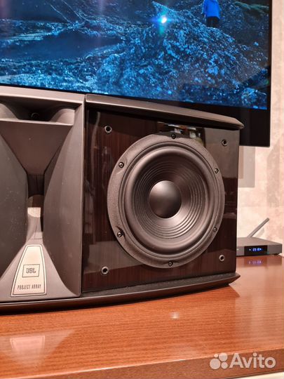 Центральный канал JBL Array 880