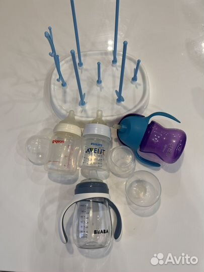 Разные бутылочки для кормления и поильники