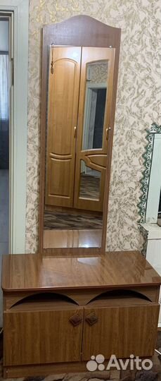 Трюмо с зеркалом