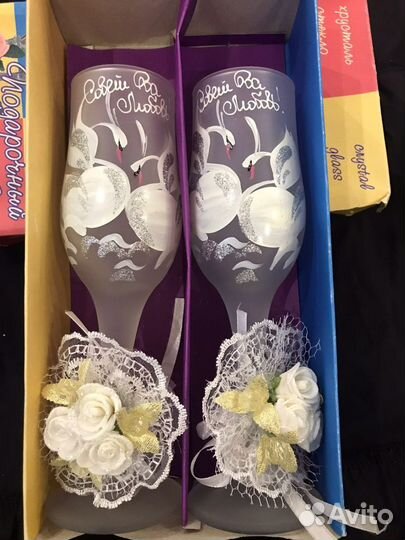 Свадебные бокалы новые, бутоньерки в подарок