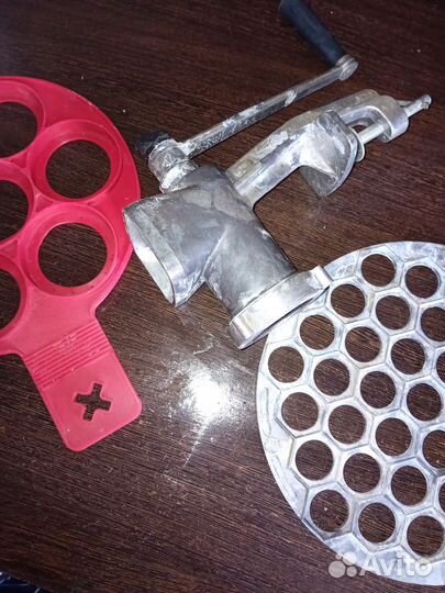 Мясорубка, форма для пельменей, оладей