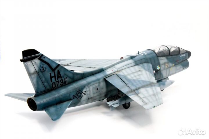 Модель самолета Corsair II 1/48