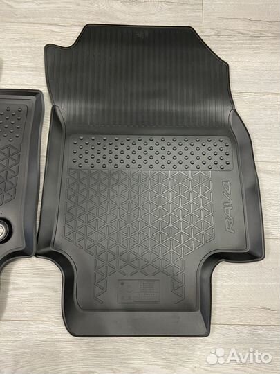 Оригинальные резиновые ковры Toyota Rav4