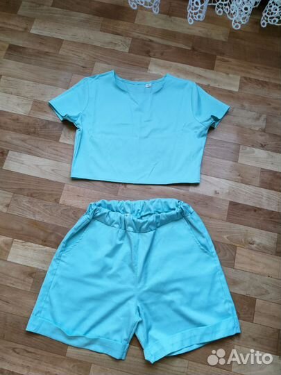 Спортивный топ и шорты