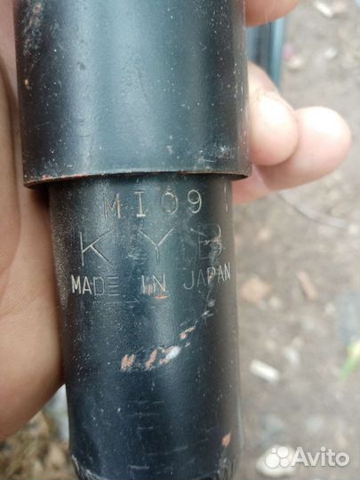 Стойка амортизаторов