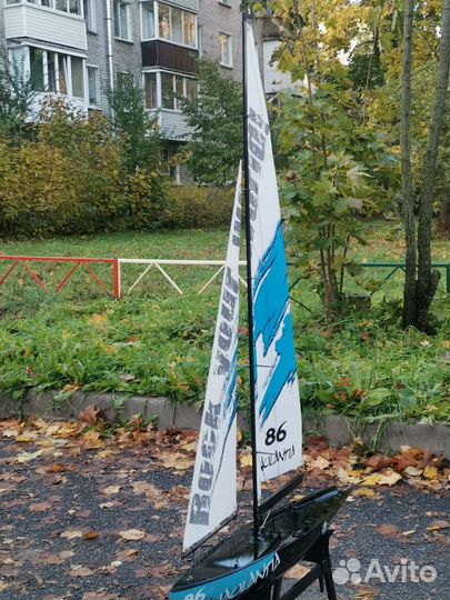 Яхта на радиоуправлении 1метр