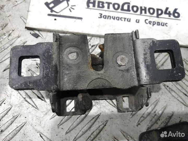 Замок капота левый Range Rover Sport 1, L320