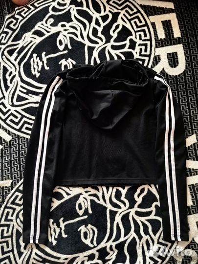 Спортивная укороченная кофта