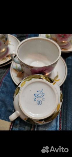 Чашки с блюдцами