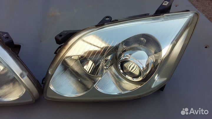 Тойота авенсис 03-09г. фара передняя левая галоген