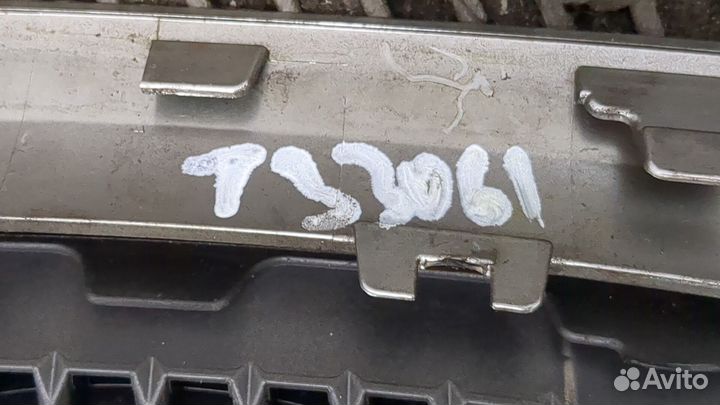 Решетка радиатора Lexus IS, 2005