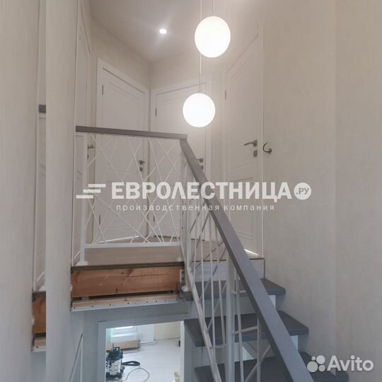 Лестница на металлокаркасе