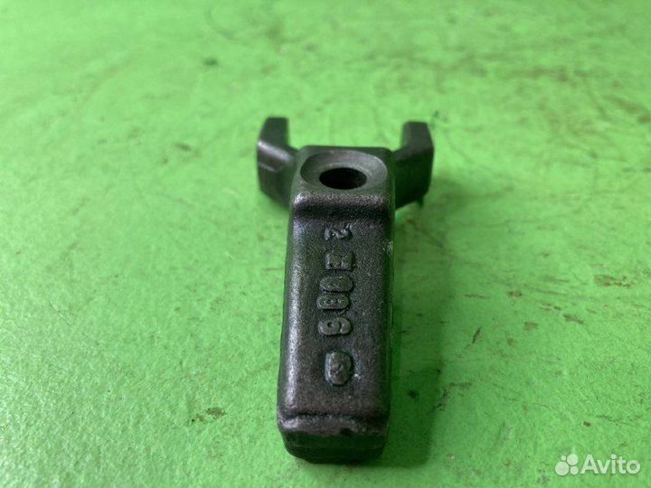 Кронштейн запорный iveco stralis