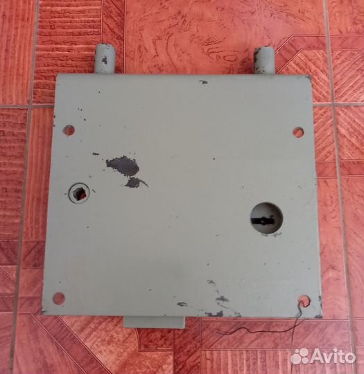 Замок гаражный накладной