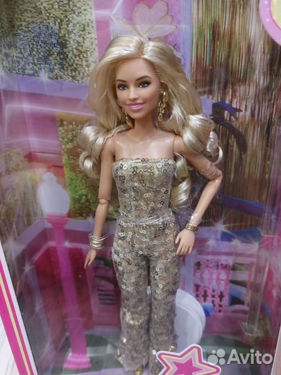 Barbie the movie Марго Робби в золотом