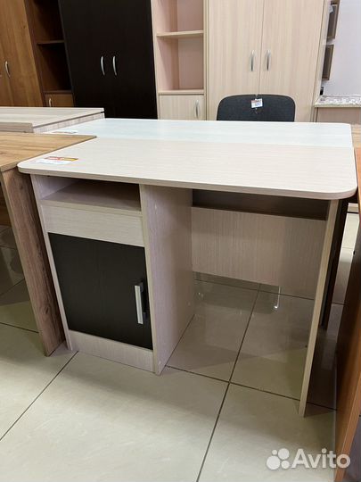 Компьютерный стол номер 4