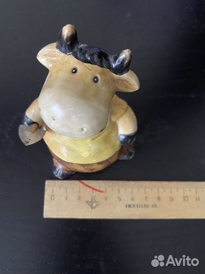 Керамическая фигурка Коровка с лопаткой