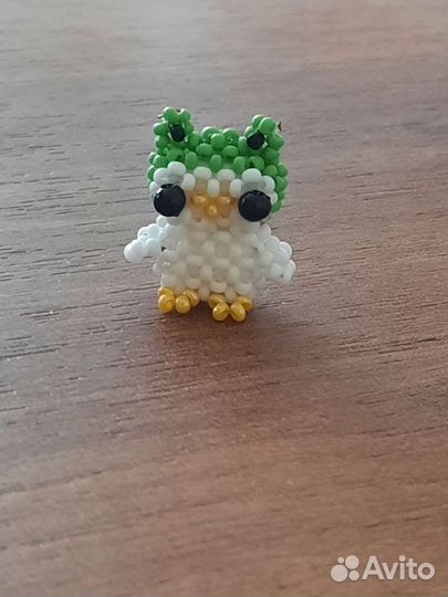 Мини амигуруми из бисера. Гусь в шапке лягушки