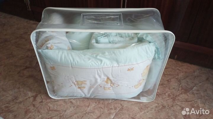 Продам набор в кроватку