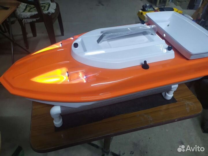 Прикормочный карповый кораблик skat