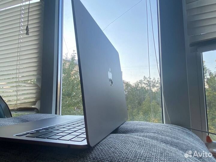 Apple macbook air 13 2022 m2