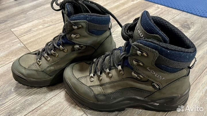 Трекинговые ботинки lowa 36