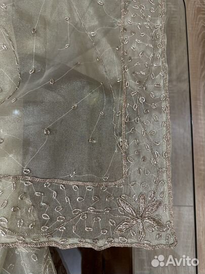 Скатерть с вышивкой