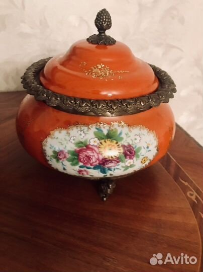 Винтажная фарфоровая ваза-шкатулка с бронзой