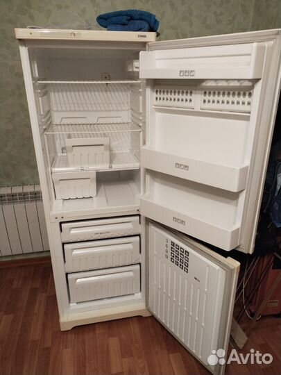 Холодильник Stinol на запчасти или ремонт