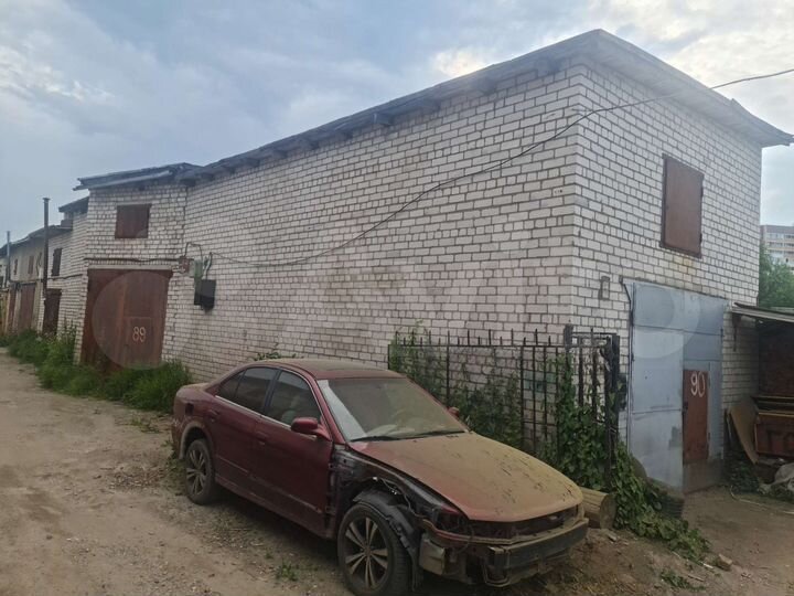 Гараж, > 30 м²