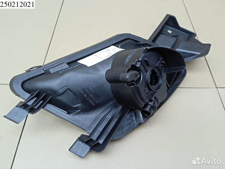 Фара противотуманная правая Peugeot 308