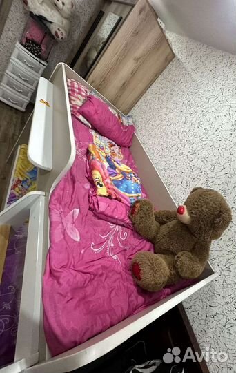 Кровать двухьярусная