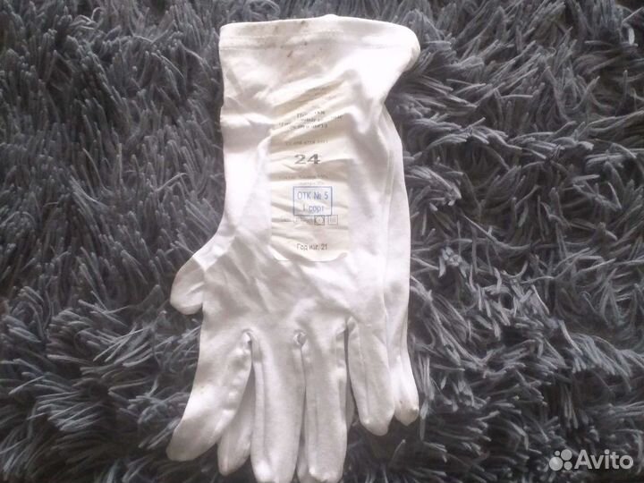 Перчатки парадные белые