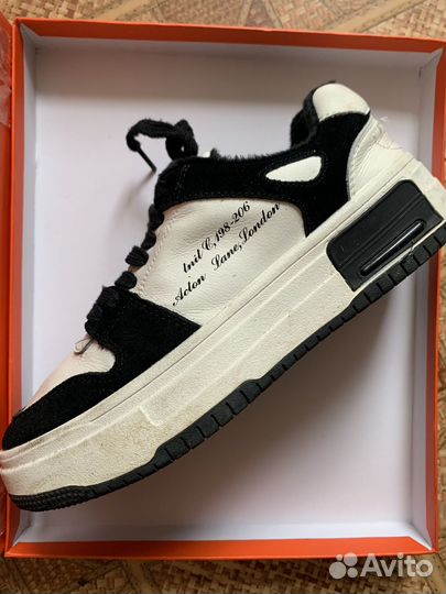 Кроссовки женские