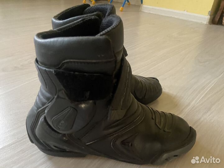 Продам мотоботинки forma