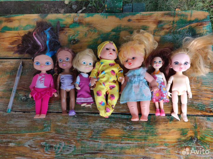 Лот маленьких кукол