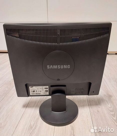 Монитор Samsung SyncMaster 943