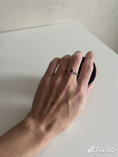 Золотое кольцо с сапфиром и бриллиантами