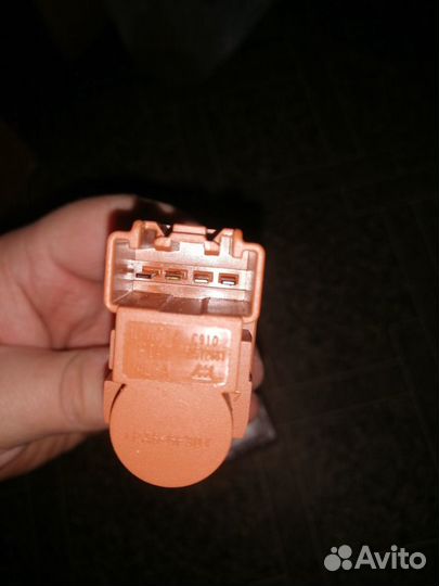 Датчик стоп-сигнала Iveco Ивеко 500054787