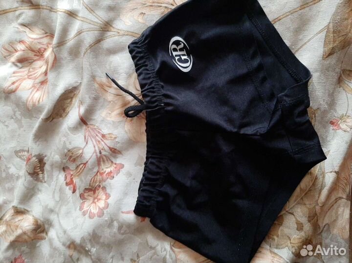 Купальник и шорты спортивные