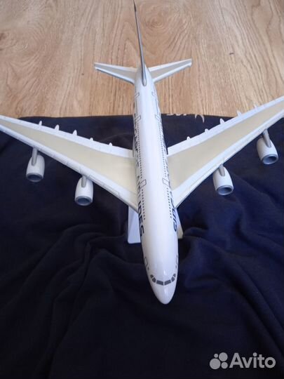 Модель самолета эйрбас 380