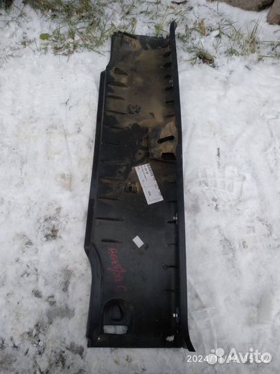 Opel Vectra C седан, замковая панель багажника