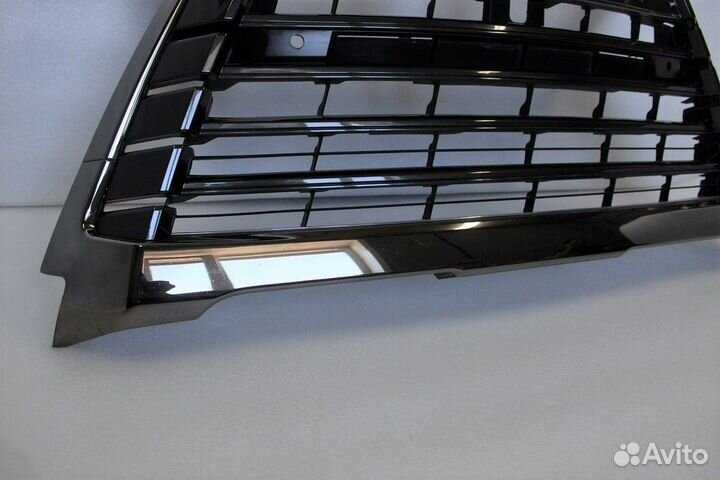 Решетка радиатора Lexus LX 570 Black Vision