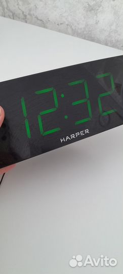Электронные часы с радио и будильником