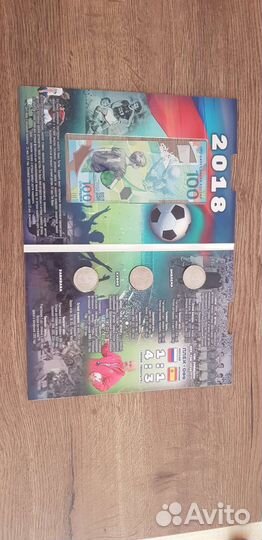 Сувенирная коллекция денег и монет